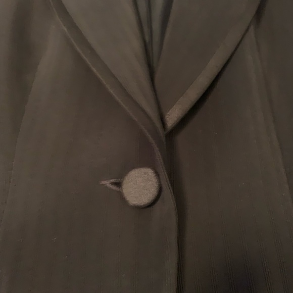 Ann Taylor black tuxedo style petit jacket - Picture 5 of 6